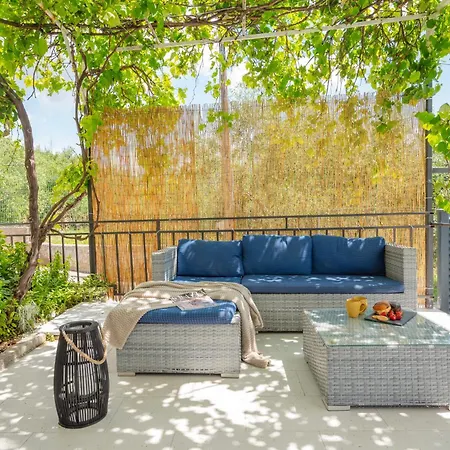 House Kristina With Heated Pool, 10pax Tugare