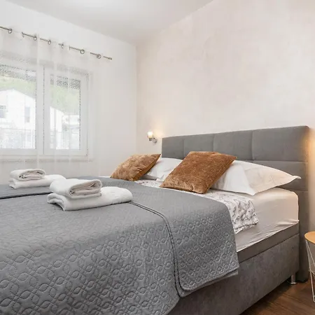 Luxury Kristina With Heated Pool Near Omis For 12 Guests Villa *