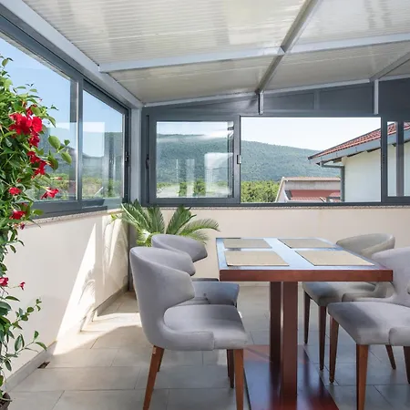 House Kristina With Heated Pool, 10pax *
