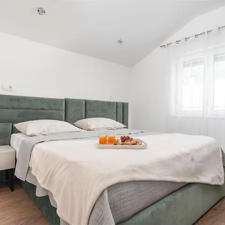 Villa Luxury Kristina With Heated Pool Near Omis For 12 Guests Tugare