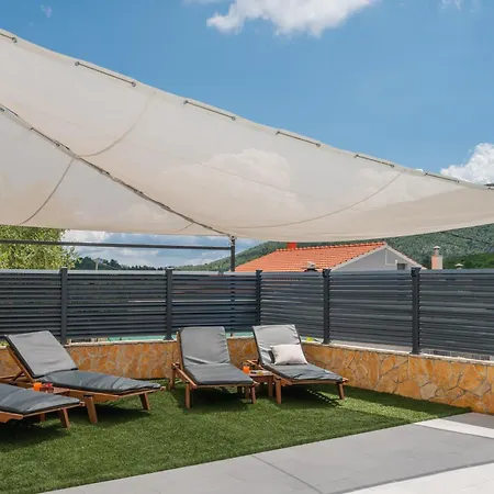 Villa Luxury Kristina With Heated Pool Near Omis For 12 Guests Tugare
