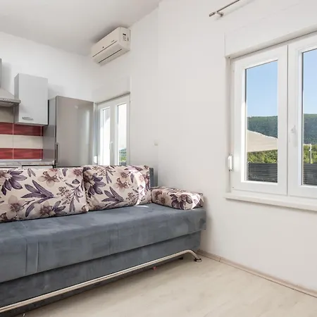 House Kristina With Heated Pool, 10pax Villa Tugare