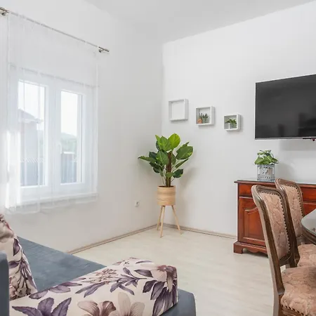 Villa House Kristina With Heated Pool, 10pax *