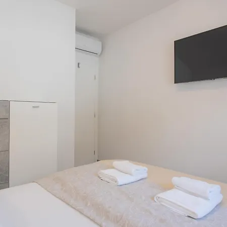 Luxury Kristina With Heated Pool Near Omis For 12 Guests Villa *