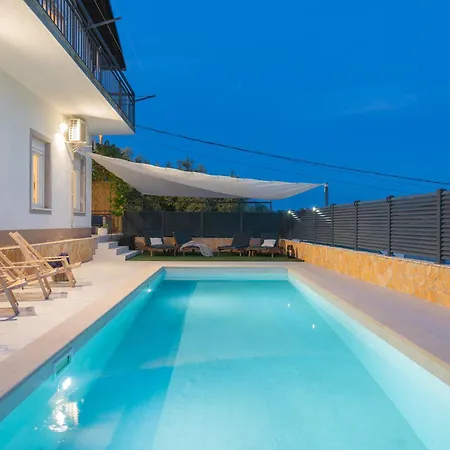 Villa Luxury Kristina With Heated Pool Near Omis For 12 Guests Tugare