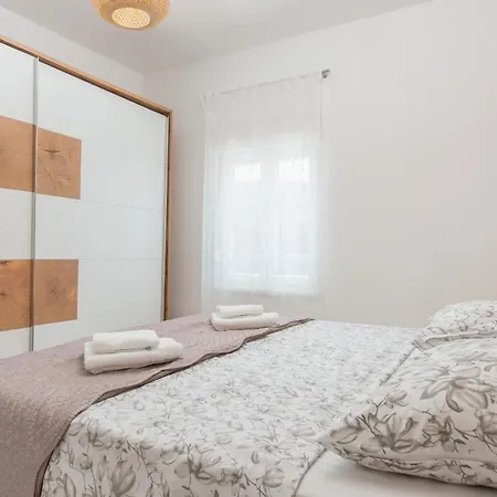 Luxury Kristina With Heated Pool Near Omis For 12 Guests *