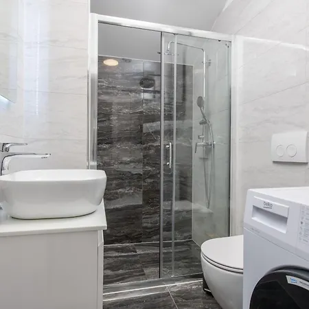 House Kristina With Heated Pool, 10pax Villa