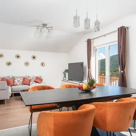 Villa Luxury Kristina With Heated Pool Near Omis For 12 Guests *