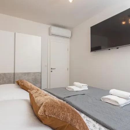 Luxury Kristina With Heated Pool Near Omis For 12 Guests Villa *